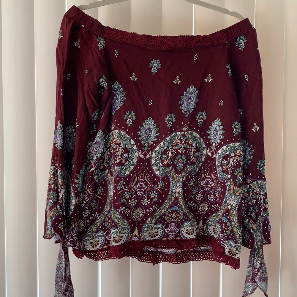 Off the shoulder 3/4 sleeve printed maroon blouse